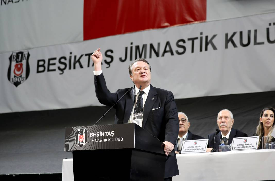 Beşiktaş'ın 35. başkanı belli oluyor. Serdal Adalı mı Hasan Arat mı? Genel kuruldan en güzel fotoğraflar - Resim: 12