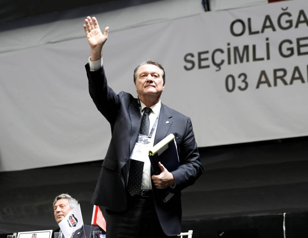 Beşiktaş'ın 35. başkanı belli oluyor. Serdal Adalı mı Hasan Arat mı? Genel kuruldan en güzel fotoğraflar - Resim: 15