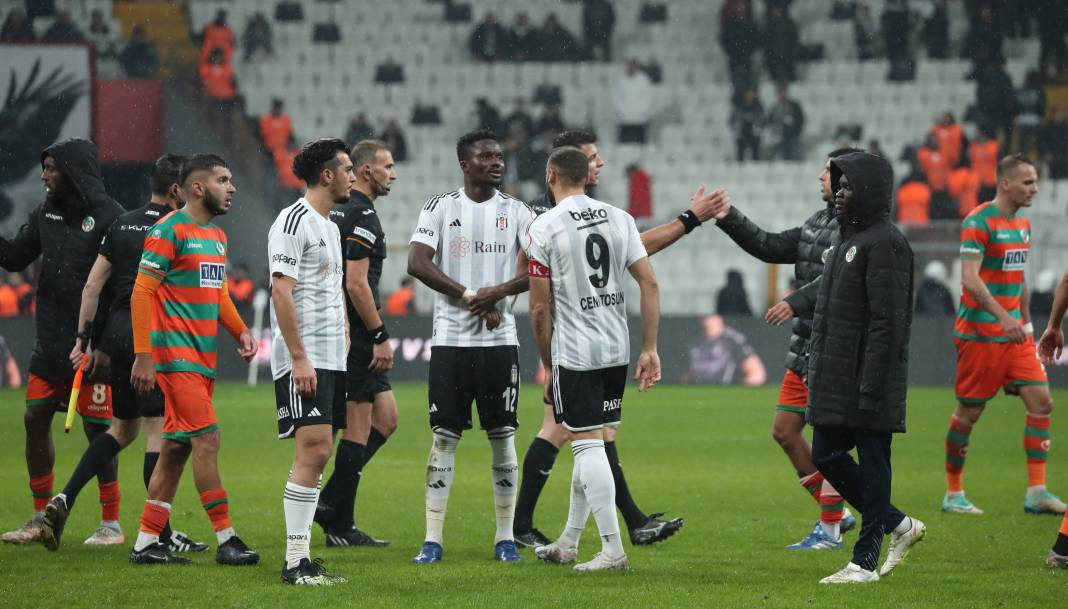 Beşiktaş taraftarı için sezon artık çile! Alanya'dan 3 yediler maç sonu özür dilediler. Alanyaspor Beşiktaş maçının çok özel fotoğrafları - Resim: 4