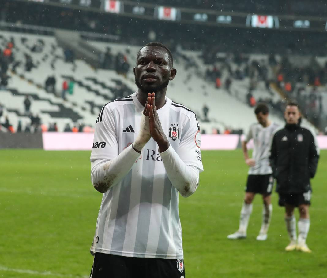 Beşiktaş taraftarı için sezon artık çile! Alanya'dan 3 yediler maç sonu özür dilediler. Alanyaspor Beşiktaş maçının çok özel fotoğrafları - Resim: 7