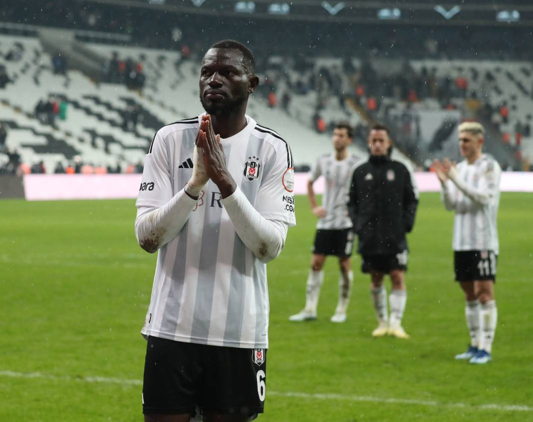 Beşiktaş taraftarı için sezon artık çile! Alanya'dan 3 yediler maç sonu özür dilediler. Alanyaspor Beşiktaş maçının çok özel fotoğrafları - Resim: 5