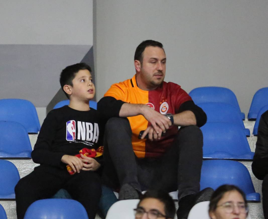 Galatasaraylı yıldızlardan maç öncesi futbol şov - Resim: 1