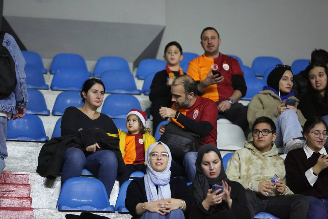 Galatasaraylı yıldızlardan maç öncesi futbol şov - Resim: 4