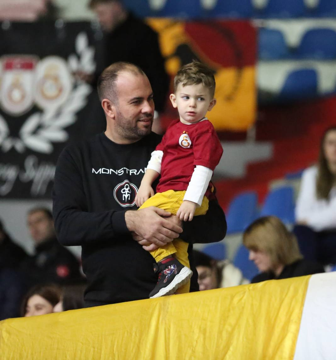 Galatasaraylı yıldızlardan maç öncesi futbol şov - Resim: 2