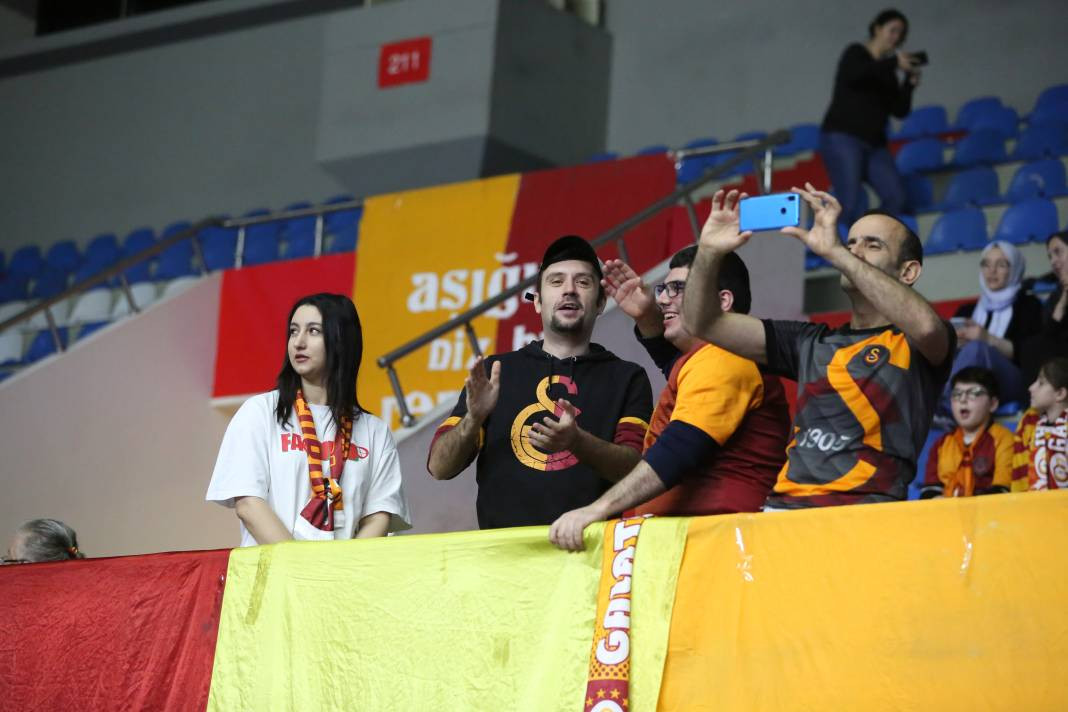 Galatasaraylı yıldızlardan maç öncesi futbol şov - Resim: 26