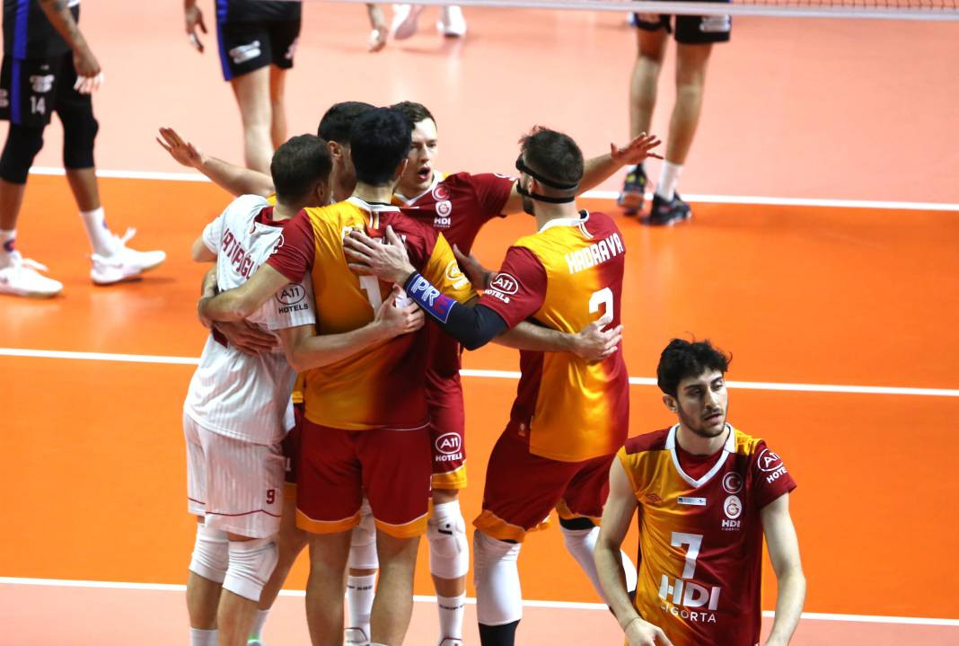 Taraftarın desteği yetmedi. Galatasaray evinde mağlup oldu - Resim: 30