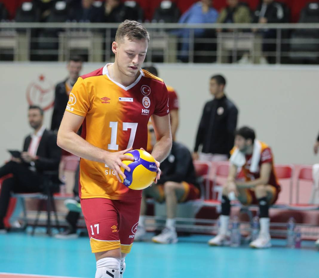 Taraftarın desteği yetmedi. Galatasaray evinde mağlup oldu - Resim: 8