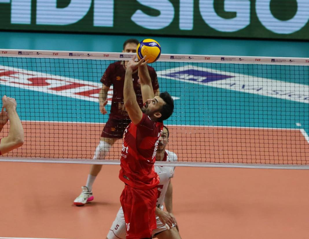 Bir avuç taraftar Galatasaray'a yetmedi. Sarı-kırmızılılar 3-2 mağlup oldu - Resim: 61