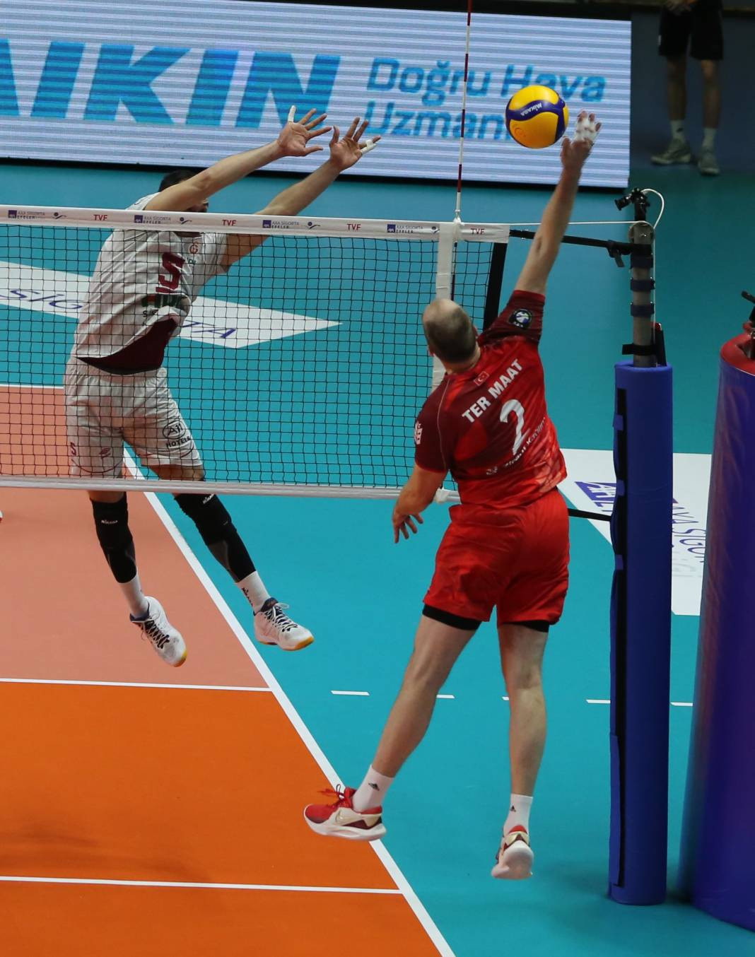 Bir avuç taraftar Galatasaray'a yetmedi. Sarı-kırmızılılar 3-2 mağlup oldu - Resim: 59