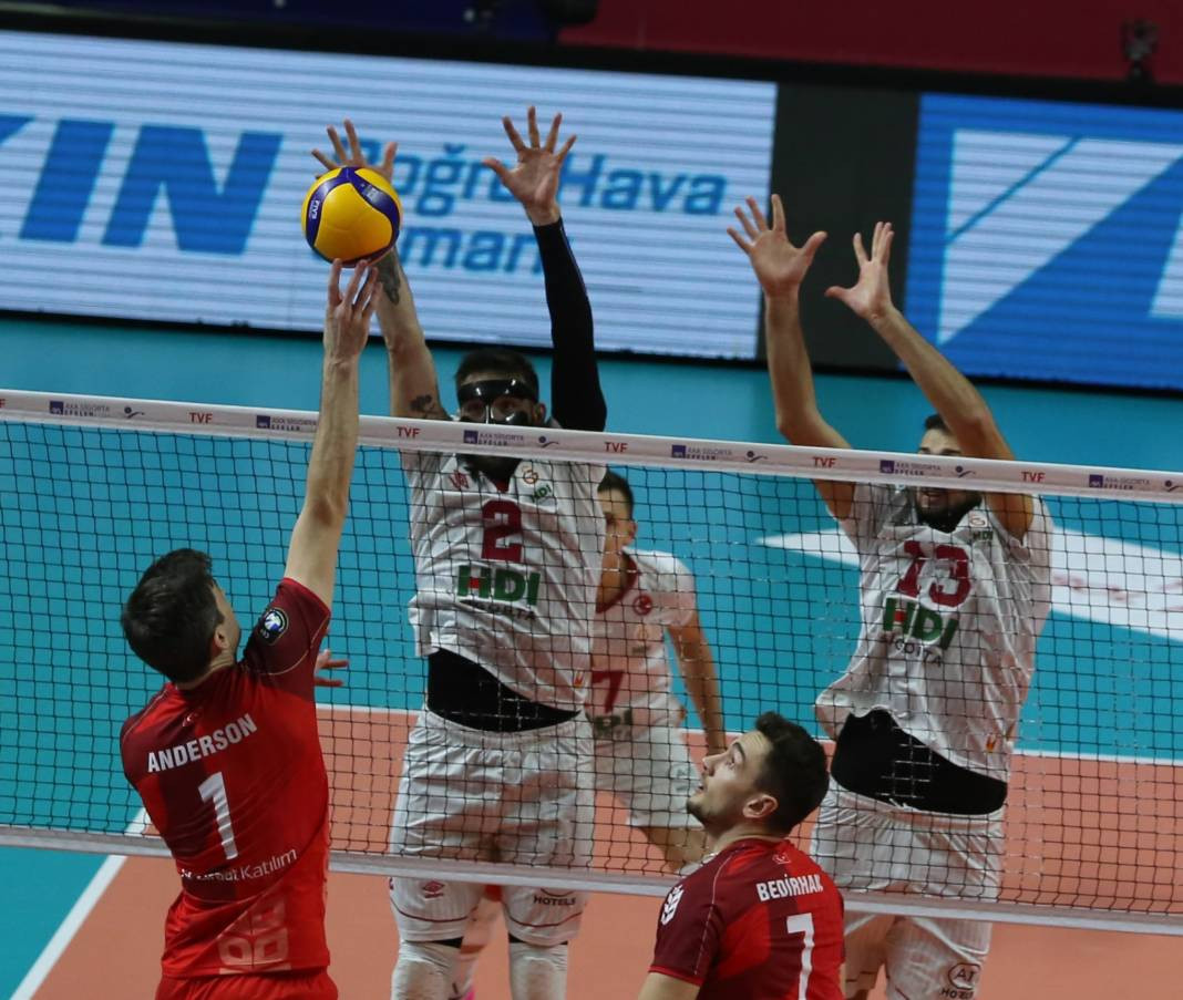 Bir avuç taraftar Galatasaray'a yetmedi. Sarı-kırmızılılar 3-2 mağlup oldu - Resim: 60