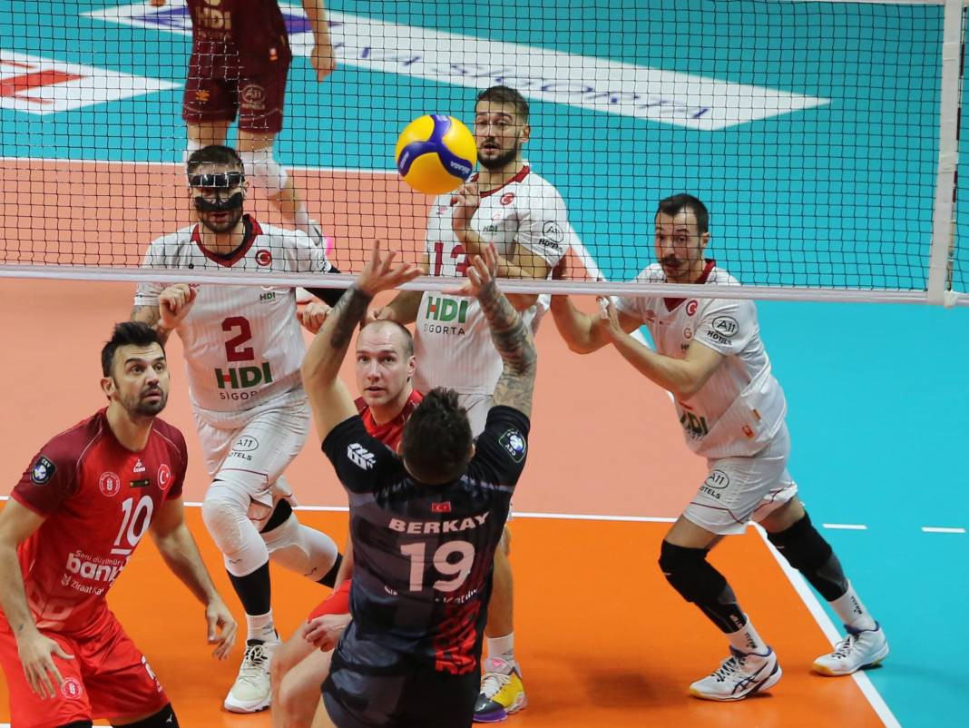 Bir avuç taraftar Galatasaray'a yetmedi. Sarı-kırmızılılar 3-2 mağlup oldu - Resim: 15