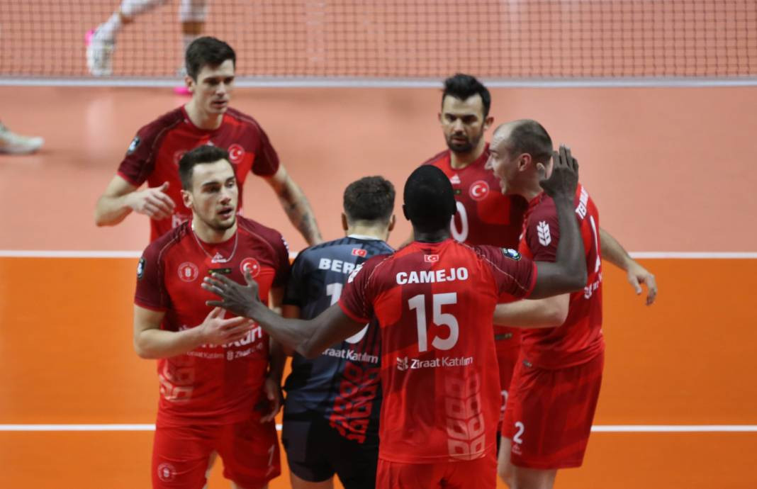 Bir avuç taraftar Galatasaray'a yetmedi. Sarı-kırmızılılar 3-2 mağlup oldu - Resim: 55