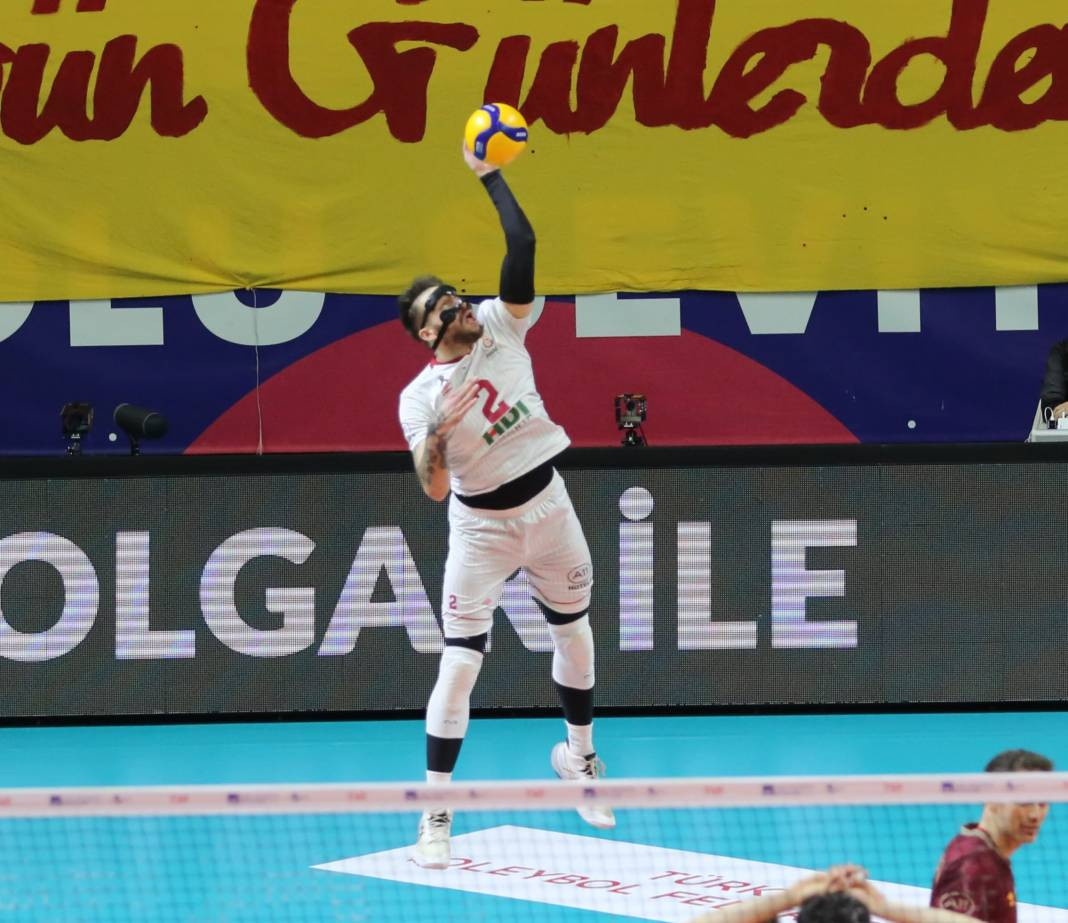 Bir avuç taraftar Galatasaray'a yetmedi. Sarı-kırmızılılar 3-2 mağlup oldu - Resim: 54