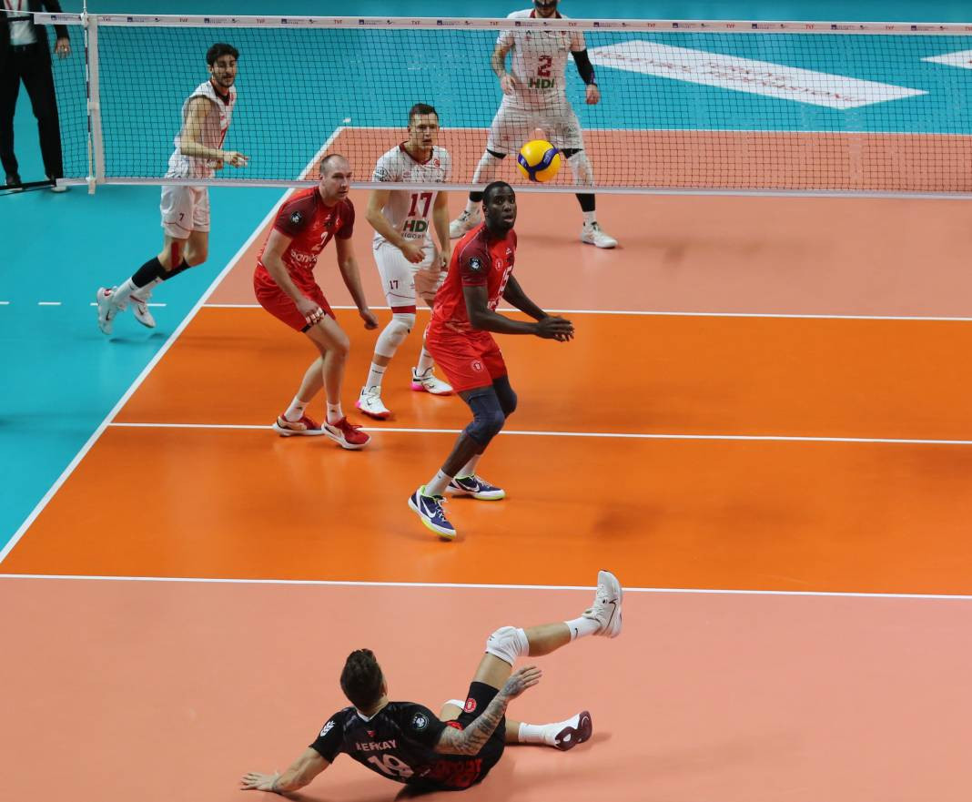 Bir avuç taraftar Galatasaray'a yetmedi. Sarı-kırmızılılar 3-2 mağlup oldu - Resim: 52