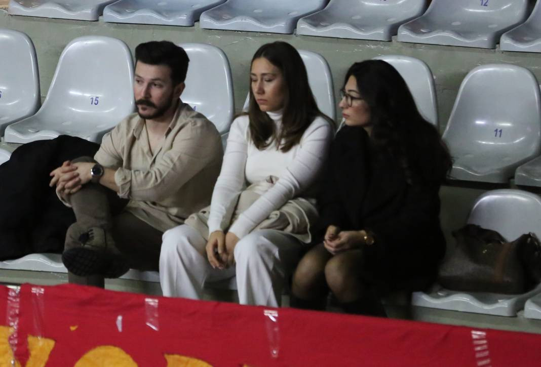 Bir avuç taraftar Galatasaray'a yetmedi. Sarı-kırmızılılar 3-2 mağlup oldu - Resim: 10