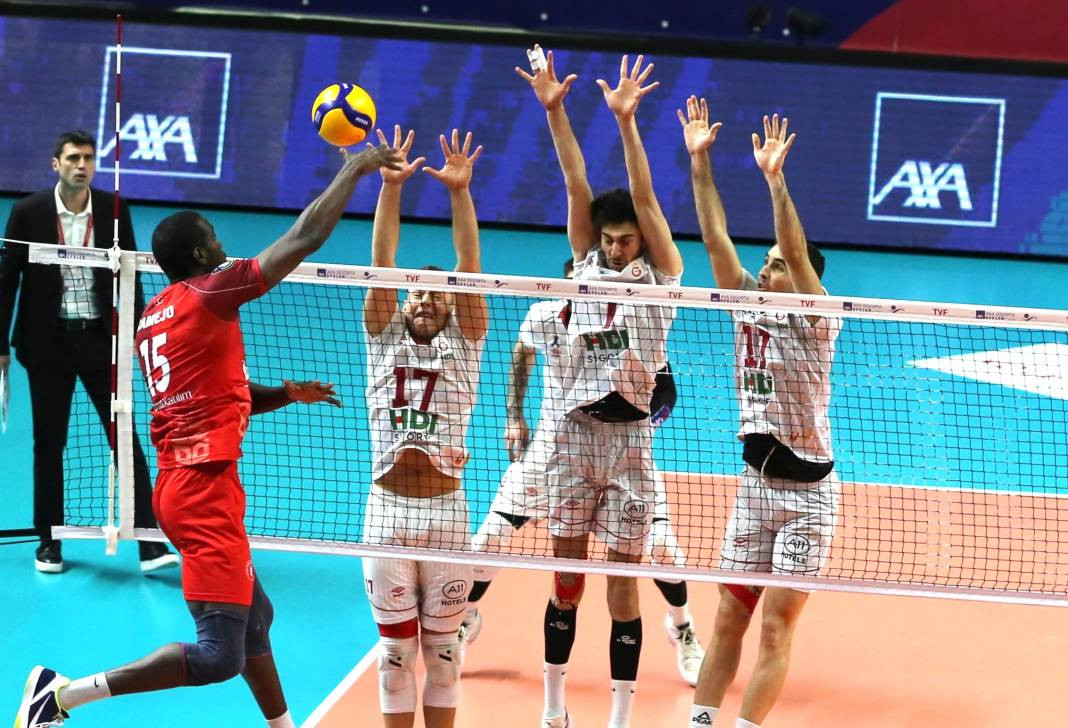 Bir avuç taraftar Galatasaray'a yetmedi. Sarı-kırmızılılar 3-2 mağlup oldu - Resim: 49