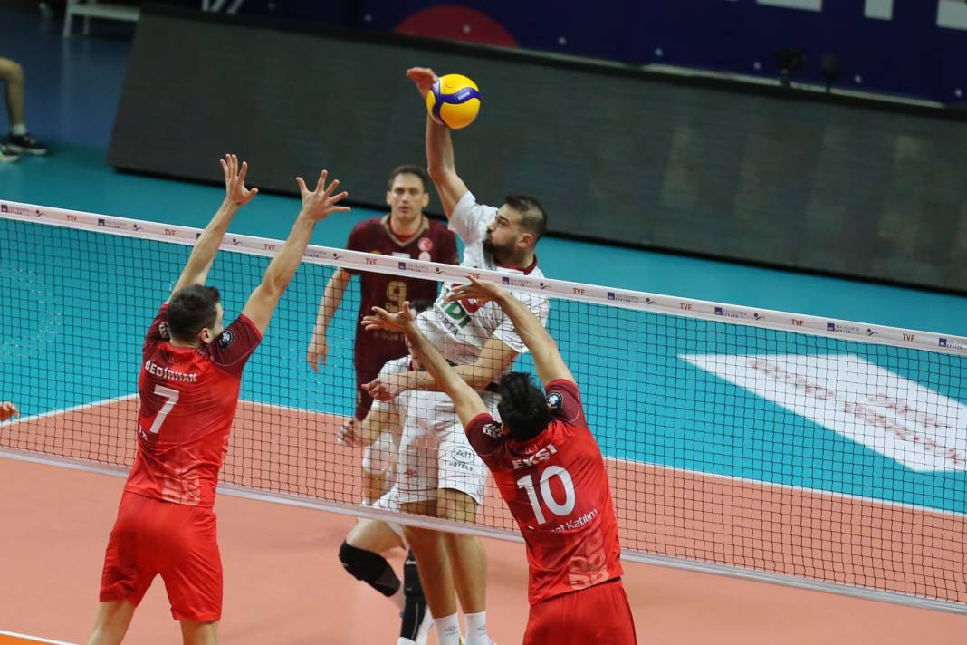 Bir avuç taraftar Galatasaray'a yetmedi. Sarı-kırmızılılar 3-2 mağlup oldu - Resim: 45