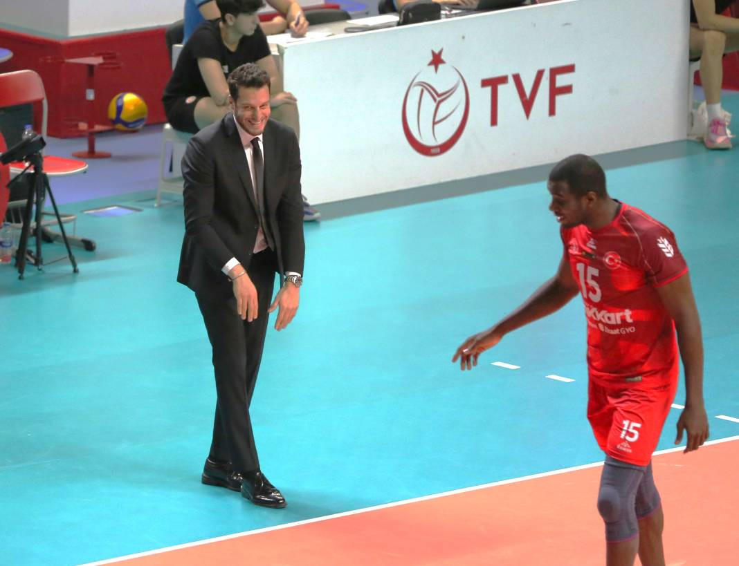 Bir avuç taraftar Galatasaray'a yetmedi. Sarı-kırmızılılar 3-2 mağlup oldu - Resim: 42