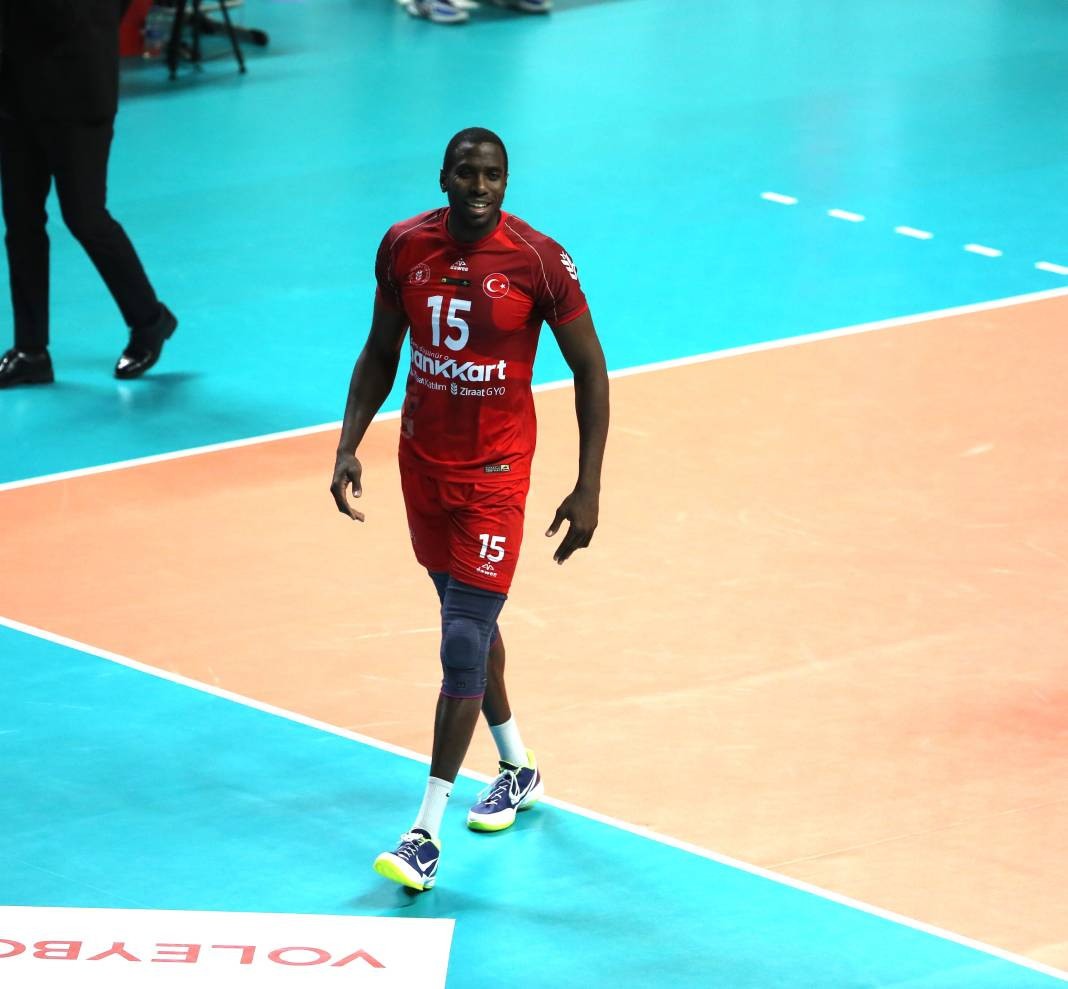 Bir avuç taraftar Galatasaray'a yetmedi. Sarı-kırmızılılar 3-2 mağlup oldu - Resim: 39