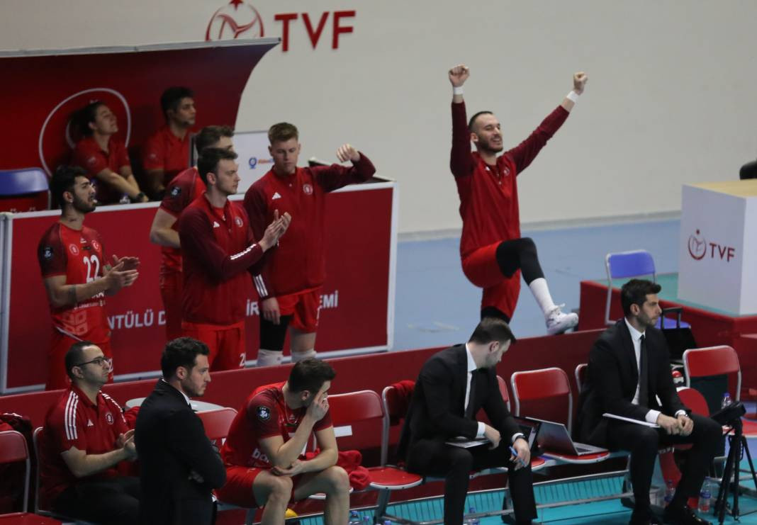 Bir avuç taraftar Galatasaray'a yetmedi. Sarı-kırmızılılar 3-2 mağlup oldu - Resim: 11