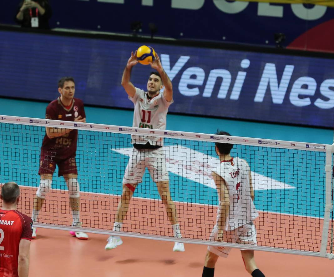 Bir avuç taraftar Galatasaray'a yetmedi. Sarı-kırmızılılar 3-2 mağlup oldu - Resim: 35