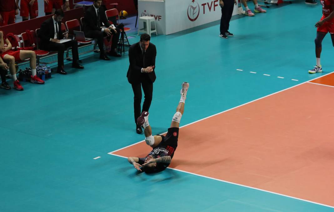 Bir avuç taraftar Galatasaray'a yetmedi. Sarı-kırmızılılar 3-2 mağlup oldu - Resim: 32