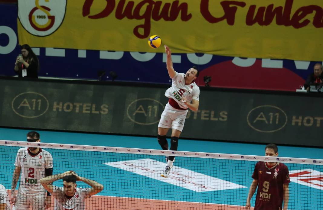 Bir avuç taraftar Galatasaray'a yetmedi. Sarı-kırmızılılar 3-2 mağlup oldu - Resim: 31