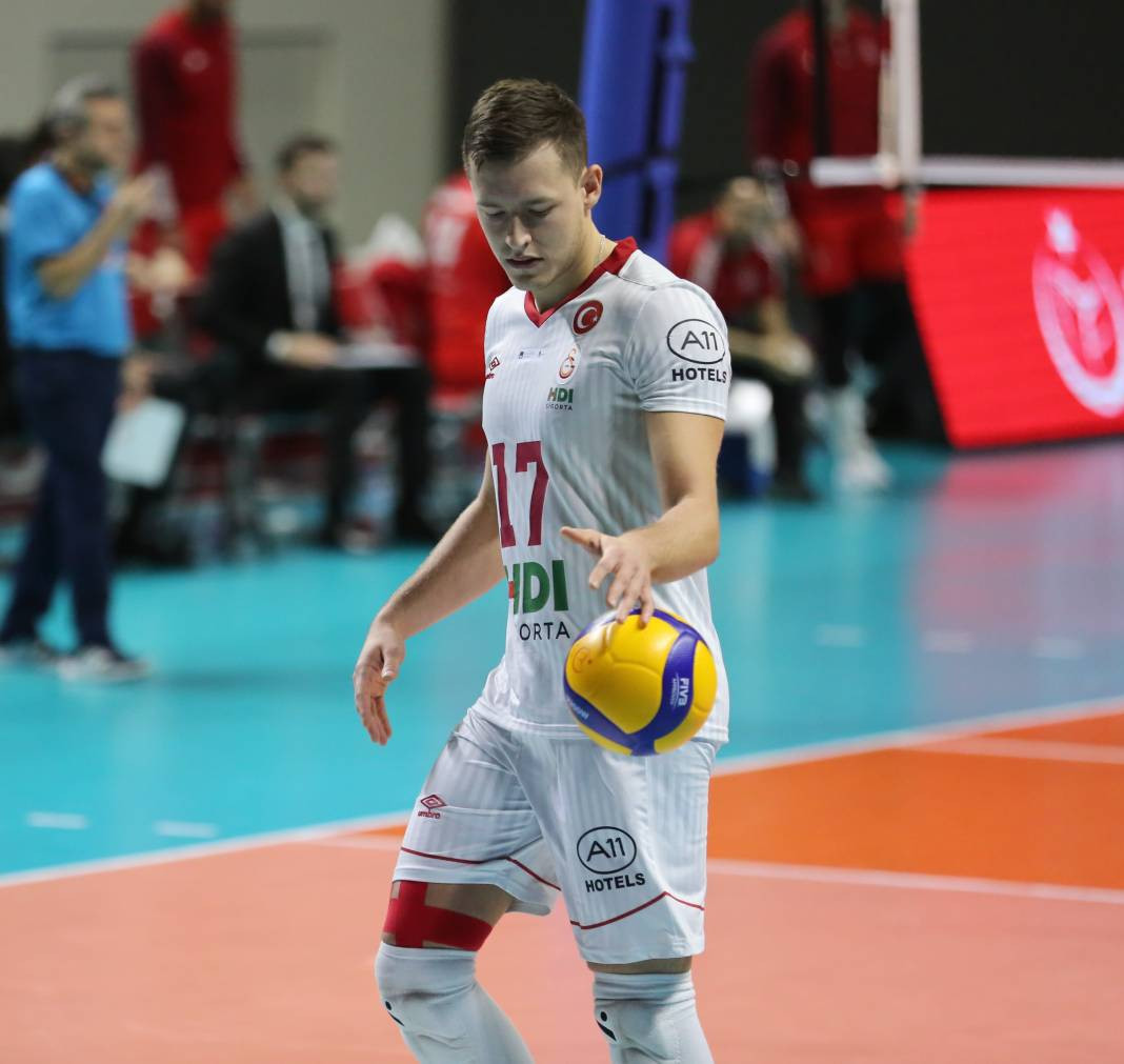 Bir avuç taraftar Galatasaray'a yetmedi. Sarı-kırmızılılar 3-2 mağlup oldu - Resim: 25