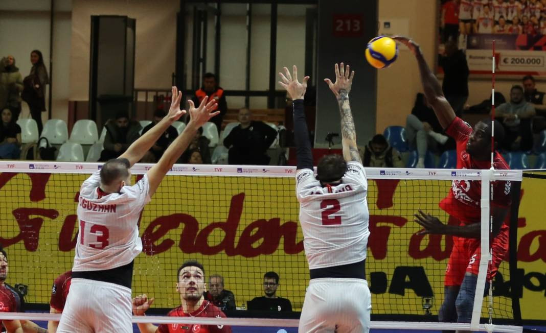 Bir avuç taraftar Galatasaray'a yetmedi. Sarı-kırmızılılar 3-2 mağlup oldu - Resim: 29