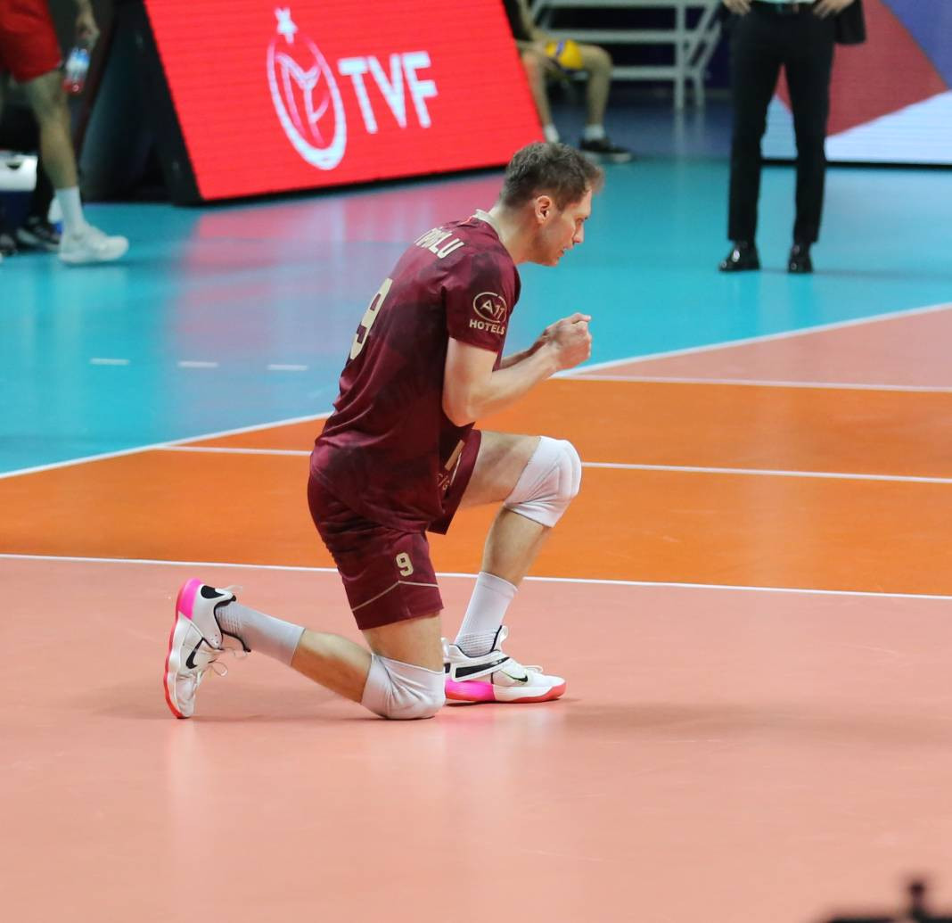 Bir avuç taraftar Galatasaray'a yetmedi. Sarı-kırmızılılar 3-2 mağlup oldu - Resim: 28