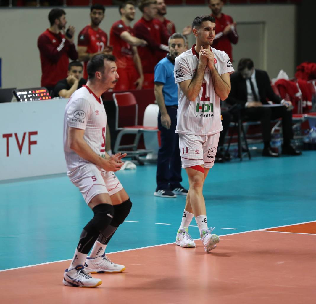 Bir avuç taraftar Galatasaray'a yetmedi. Sarı-kırmızılılar 3-2 mağlup oldu - Resim: 23