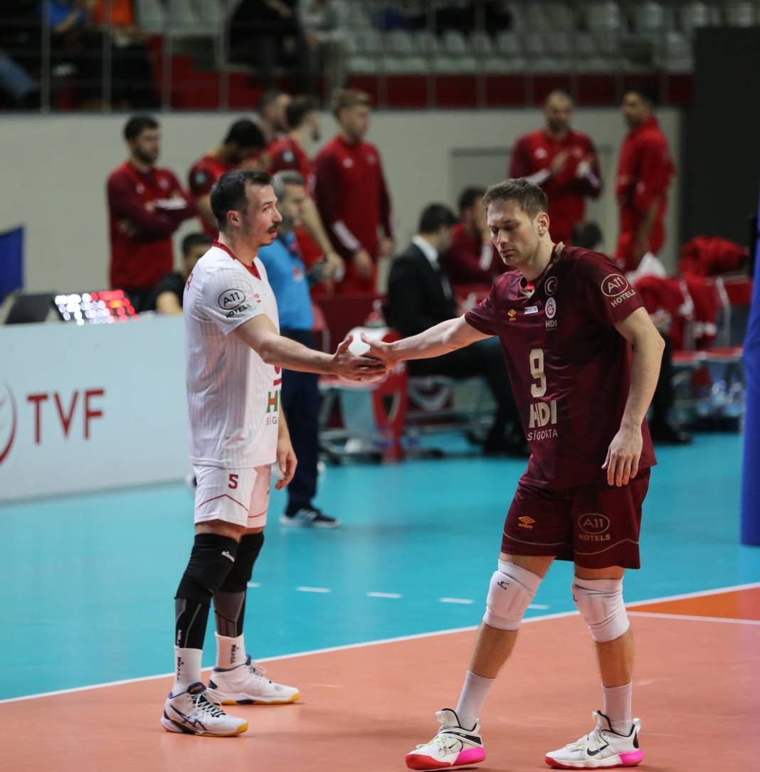 Bir avuç taraftar Galatasaray'a yetmedi. Sarı-kırmızılılar 3-2 mağlup oldu - Resim: 20