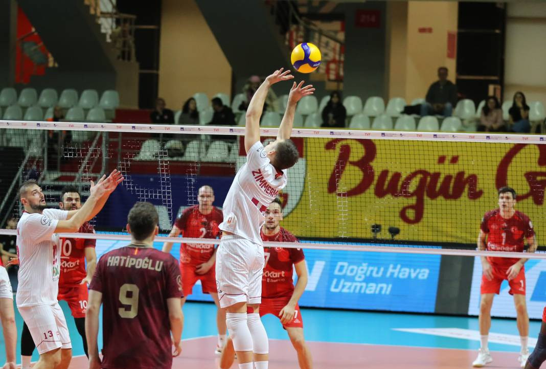 Bir avuç taraftar Galatasaray'a yetmedi. Sarı-kırmızılılar 3-2 mağlup oldu - Resim: 21