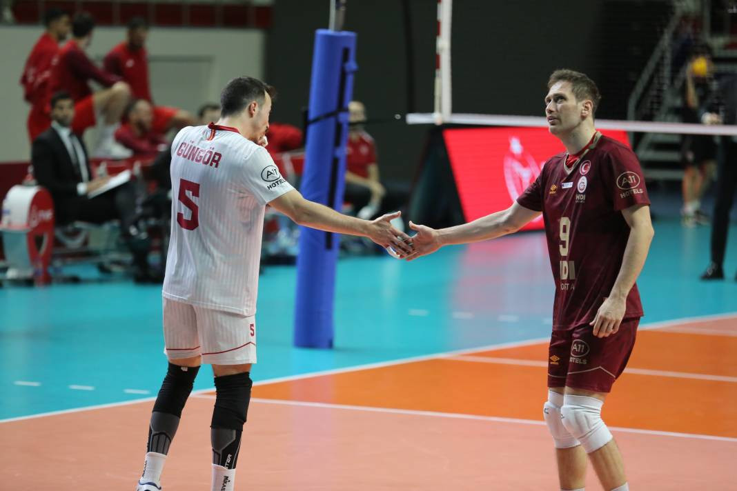 Bir avuç taraftar Galatasaray'a yetmedi. Sarı-kırmızılılar 3-2 mağlup oldu - Resim: 12