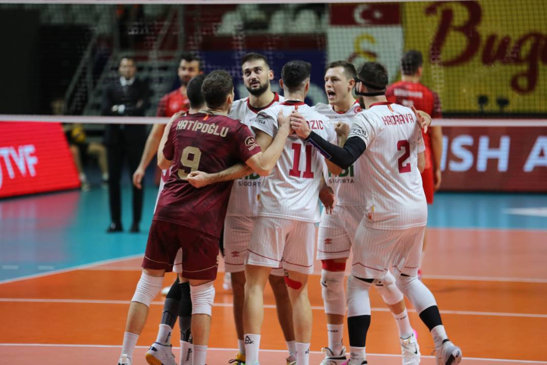 Bir avuç taraftar Galatasaray'a yetmedi. Sarı-kırmızılılar 3-2 mağlup oldu - Resim: 14