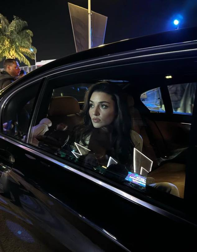 Hande Erçel İsrail Gazze'de çoluk çocuk öldürürken Arabistan’daki müzik festivalindeki fotoğraflarını paylaştı - Resim: 5