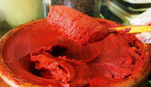 Bir damlası bile salçanın küflenmesine engel oluyor. İşte anneleri kurtaracak yöntem - Resim: 7