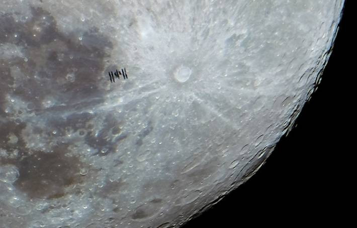 Alper Gezeravcı’nın içinde olduğu uzay istasyonu ayın önünden işte böyle geçti - Resim: 2