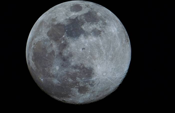 Alper Gezeravcı’nın içinde olduğu uzay istasyonu ayın önünden işte böyle geçti - Resim: 3