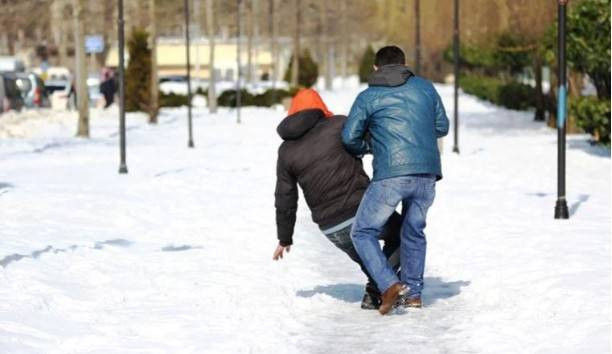 Karlı ve buzlu yolda nasıl yürünür? Bunu yapmazsanız canınız çok yanar - Resim: 7
