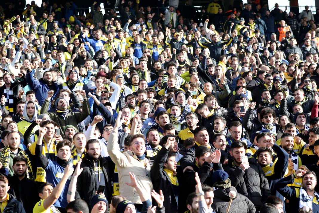 Cengiz Ünder'in üst düzey performansı taraftarını sevindirdi. 5-1'lik İstanbulspor Fenerbahçe maçının tüm fotoğrafları - Resim: 5