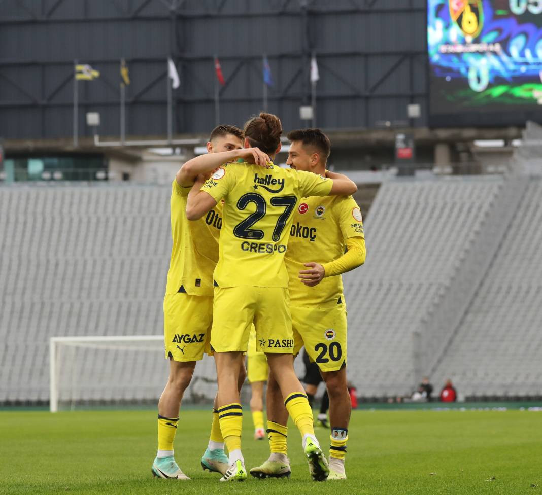 Cengiz Ünder'in üst düzey performansı taraftarını sevindirdi. 5-1'lik İstanbulspor Fenerbahçe maçının tüm fotoğrafları - Resim: 50