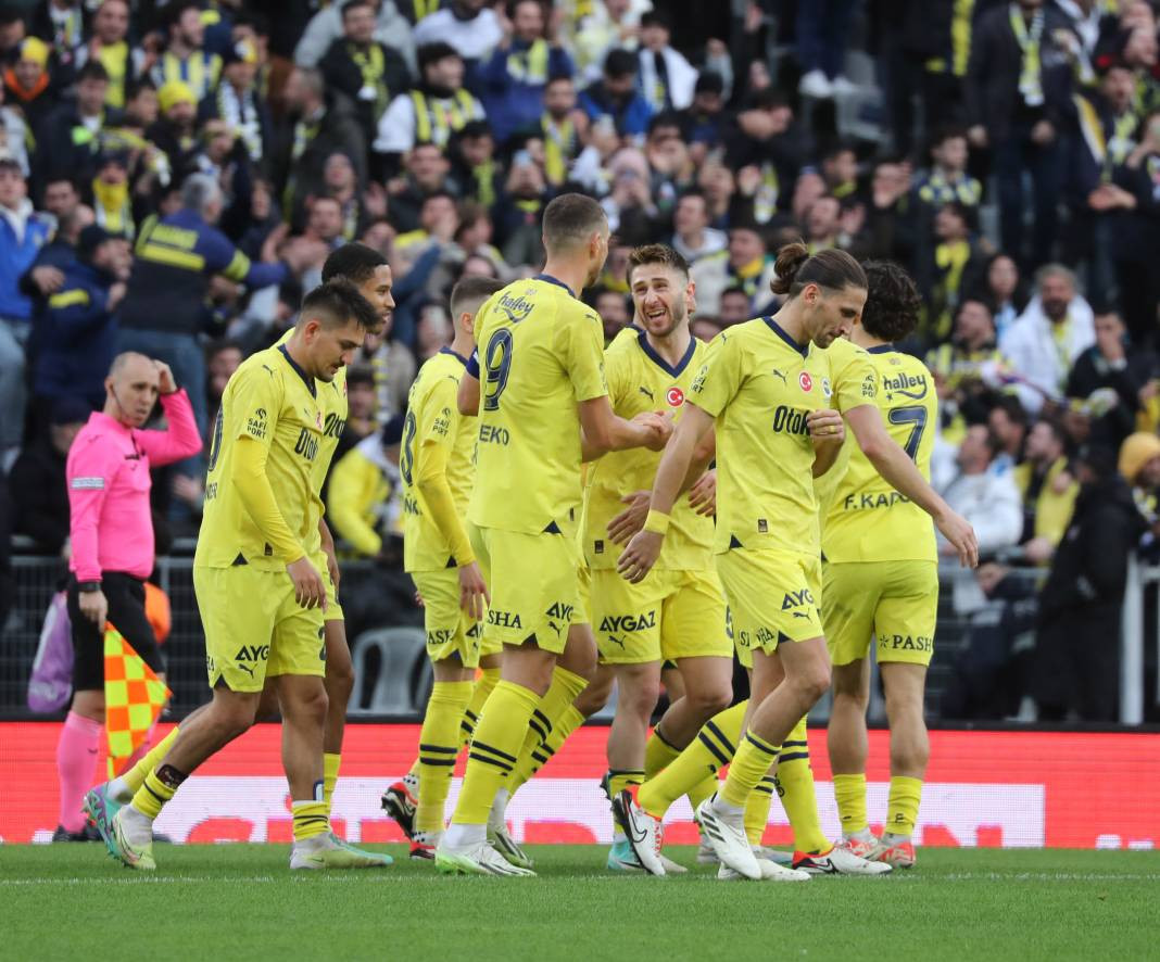 Cengiz Ünder'in üst düzey performansı taraftarını sevindirdi. 5-1'lik İstanbulspor Fenerbahçe maçının tüm fotoğrafları - Resim: 39