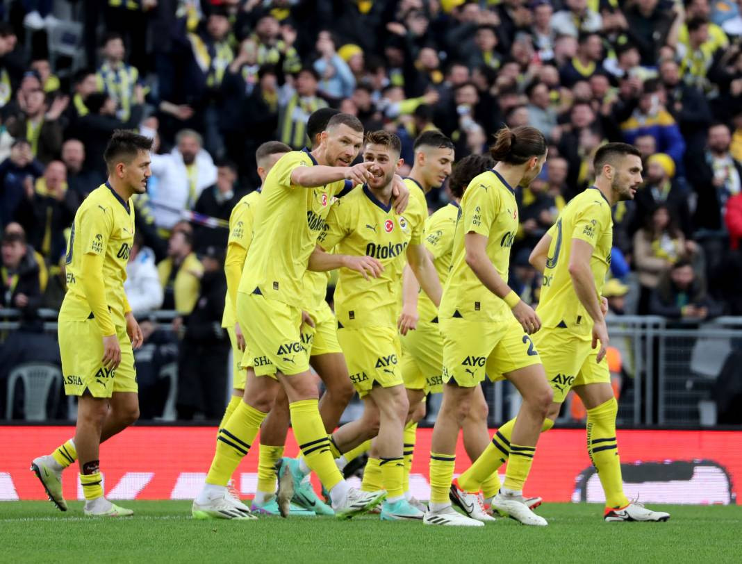 Cengiz Ünder'in üst düzey performansı taraftarını sevindirdi. 5-1'lik İstanbulspor Fenerbahçe maçının tüm fotoğrafları - Resim: 38