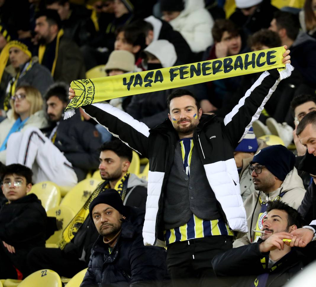 Dzeko maça sarışın güzel tribüne damga vurdu. Kadıköy'de güzeller geçidi - Resim: 16