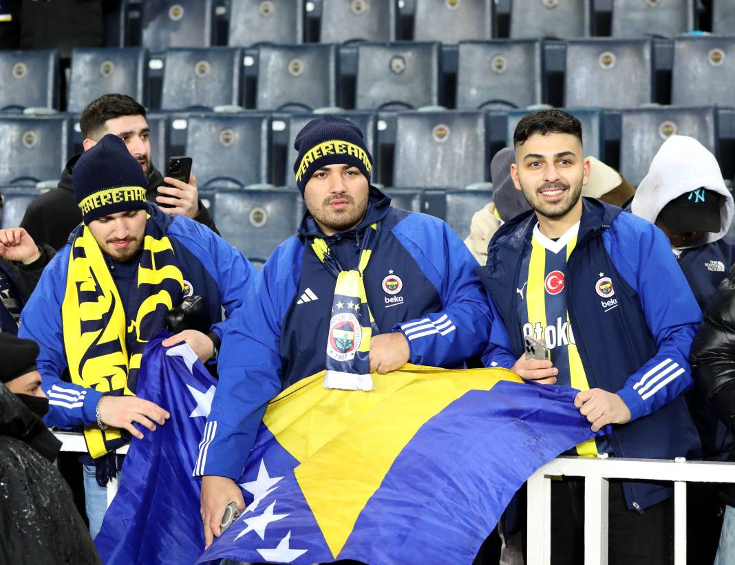 Dzeko maça sarışın güzel tribüne damga vurdu. Kadıköy'de güzeller geçidi - Resim: 12