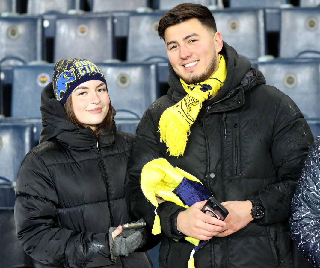 Dzeko maça sarışın güzel tribüne damga vurdu. Kadıköy'de güzeller geçidi - Resim: 8