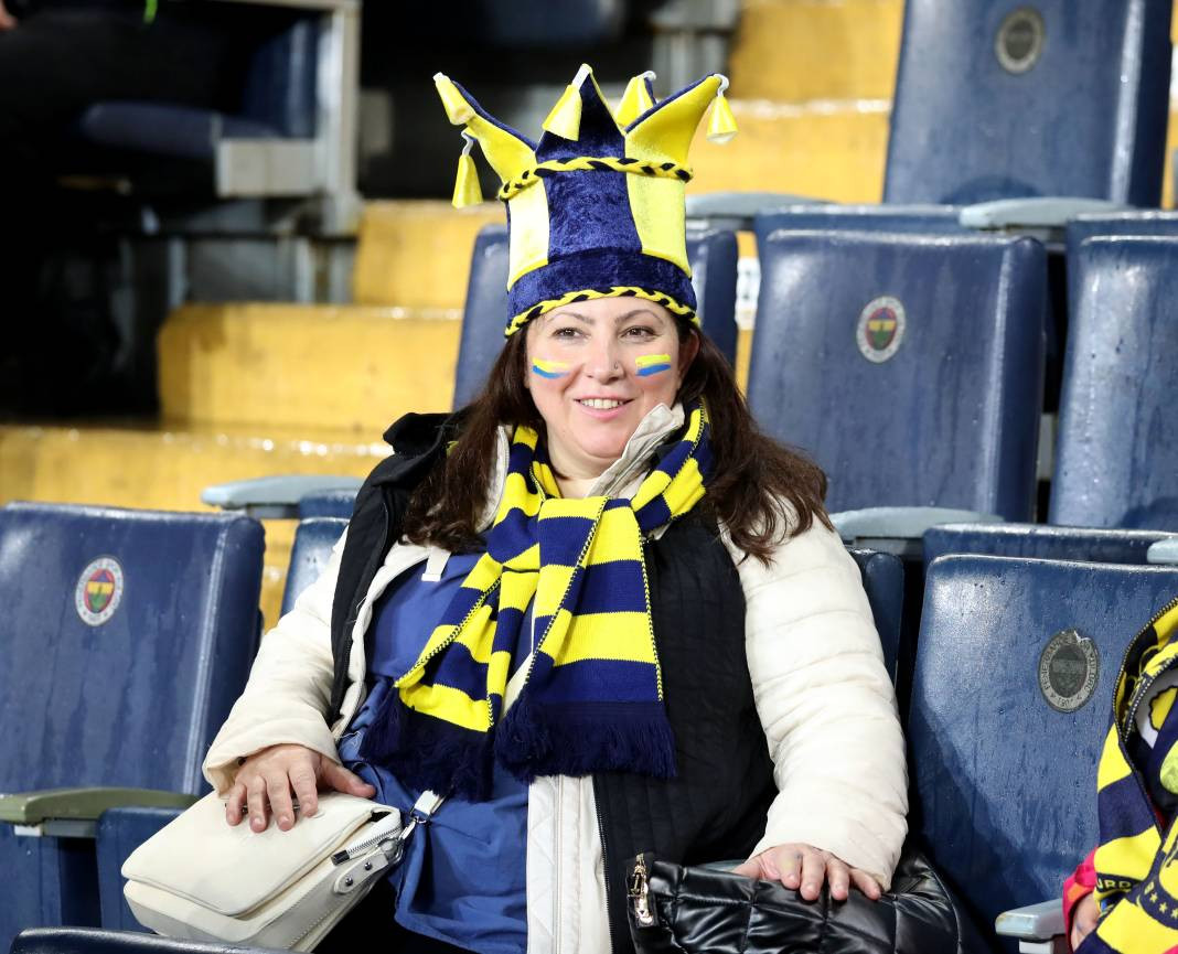 Dzeko maça sarışın güzel tribüne damga vurdu. Kadıköy'de güzeller geçidi - Resim: 6