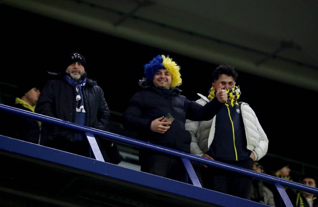 Dzeko maça sarışın güzel tribüne damga vurdu. Kadıköy'de güzeller geçidi - Resim: 10