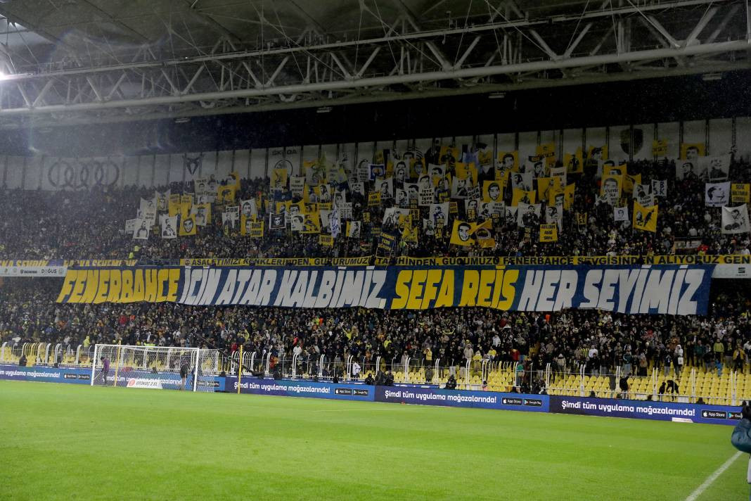 Dzeko maça sarışın güzel tribüne damga vurdu. Kadıköy'de güzeller geçidi - Resim: 52